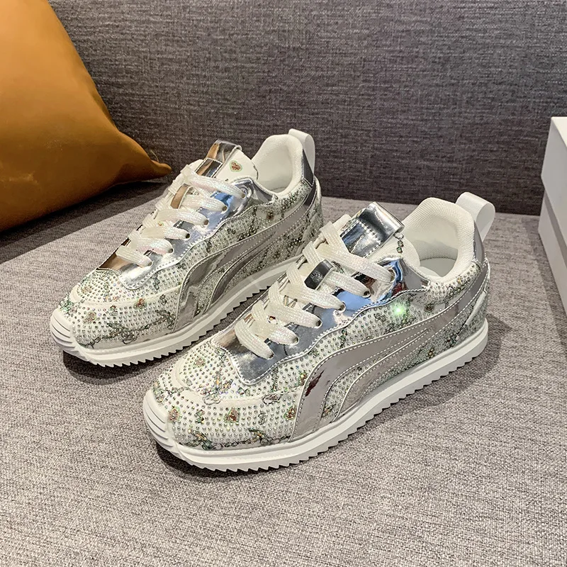 Scarpe da ginnastica da donna 2025 Vendita calda Strass di cristallo antiscivolo di grandi dimensioni 36-46 Scarpe sportive casual traspiranti per le donne