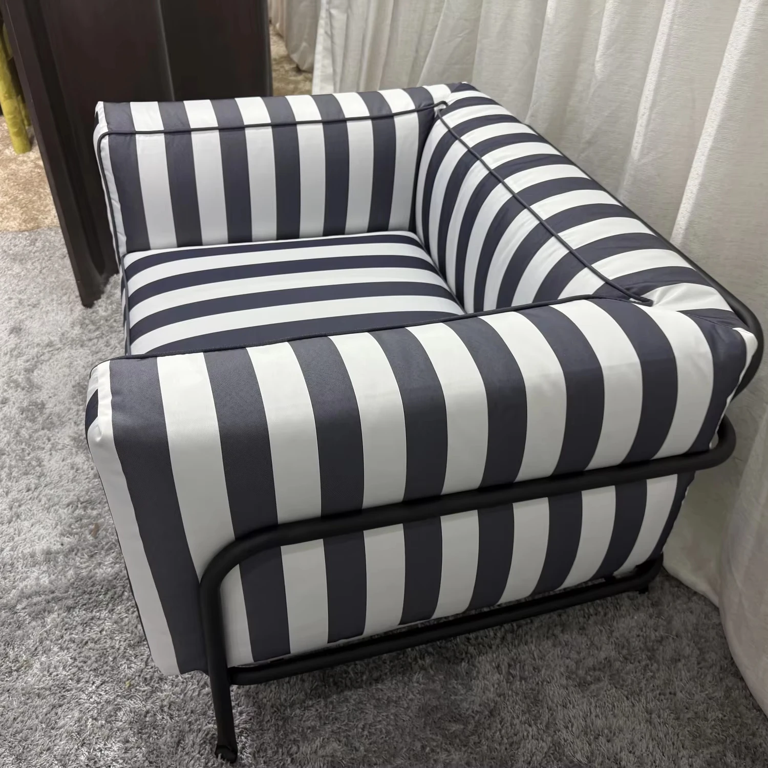 &Luxury Modern Italian Style Apartment Outdoor Armchair Stainless Steel Frame Striped Foam Fabric Waterproof Eco-Friendly