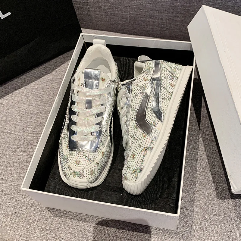 Scarpe da ginnastica da donna 2025 Vendita calda Strass di cristallo antiscivolo di grandi dimensioni 36-46 Scarpe sportive casual traspiranti per le donne