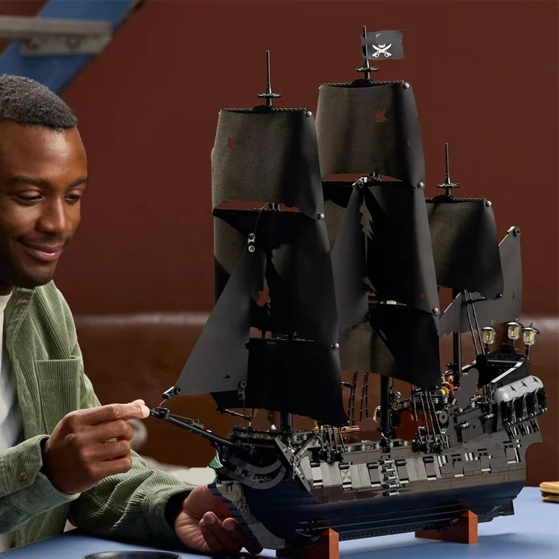 MINISO Pirates The Black Pearl Ship Building Blocks Boat Model Caribbean Adventure Assemble Bricks Toy Kid Adult Xmas Gift 10365
