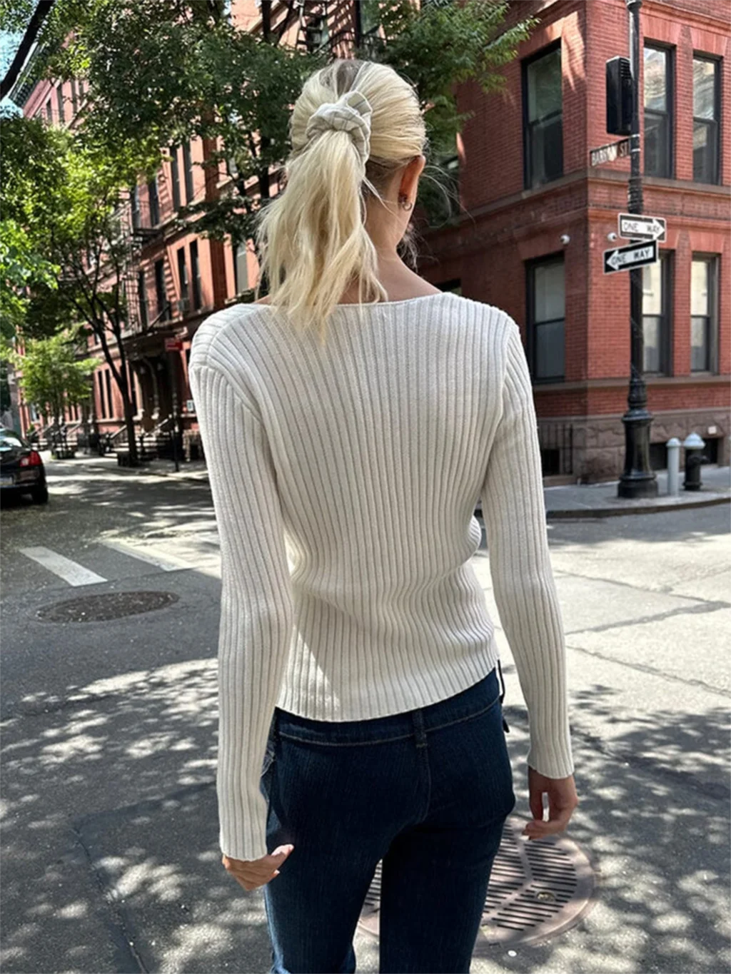 White Simple Knitted Sweaters Women 2024 Autumn Sweet V Neck Long Sleeve Slim Y2k Tops Ladies Harajuku Cute Cotton Pull Jumper