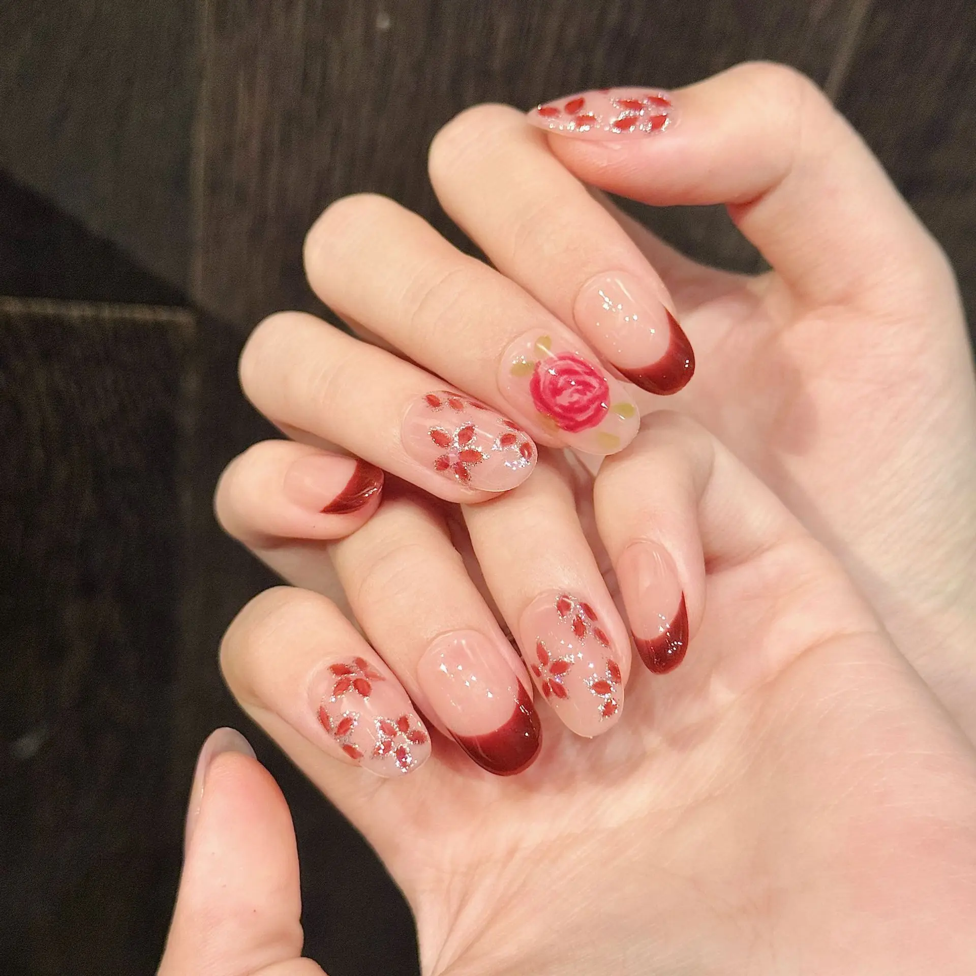 

10PCS Handmade Press on Nails Hand Drawn Watercolor Blended Rose Short Elliptical Wearing Armor Red French Women's Fake Nail Tip