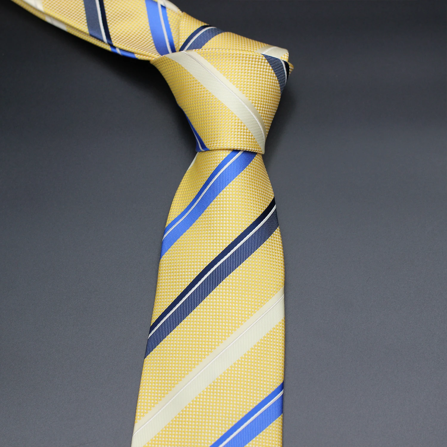 DS Brand New Design 8CM Cravatte a righe gialle con scatola per uomo Cravatta da lavoro Accessori per collare da sposo per feste 2025 Autunno Inverno