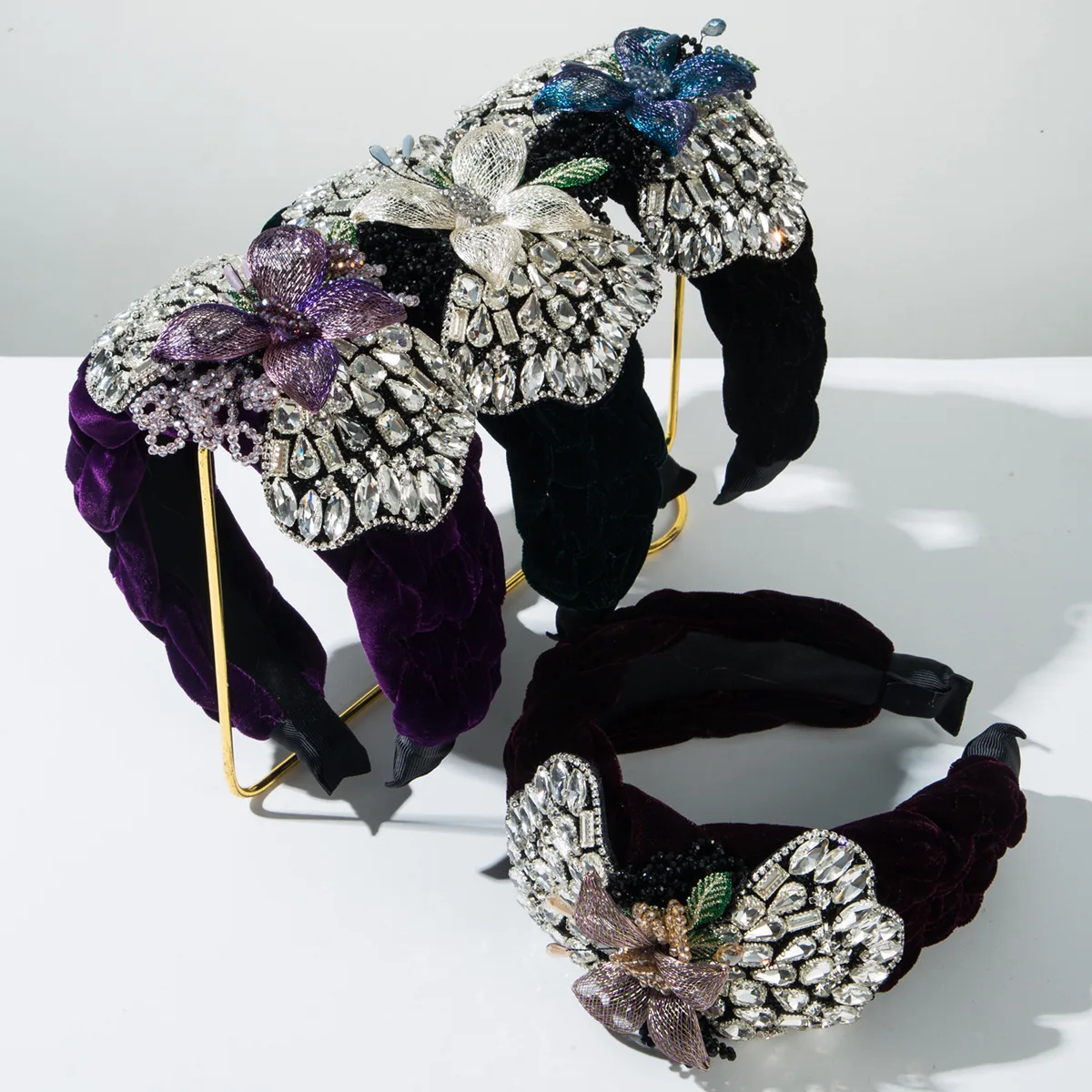 Fashion autumn and winter flannel woven headband heavy industry diamond flower temperament headband light luxury elegant ball ha