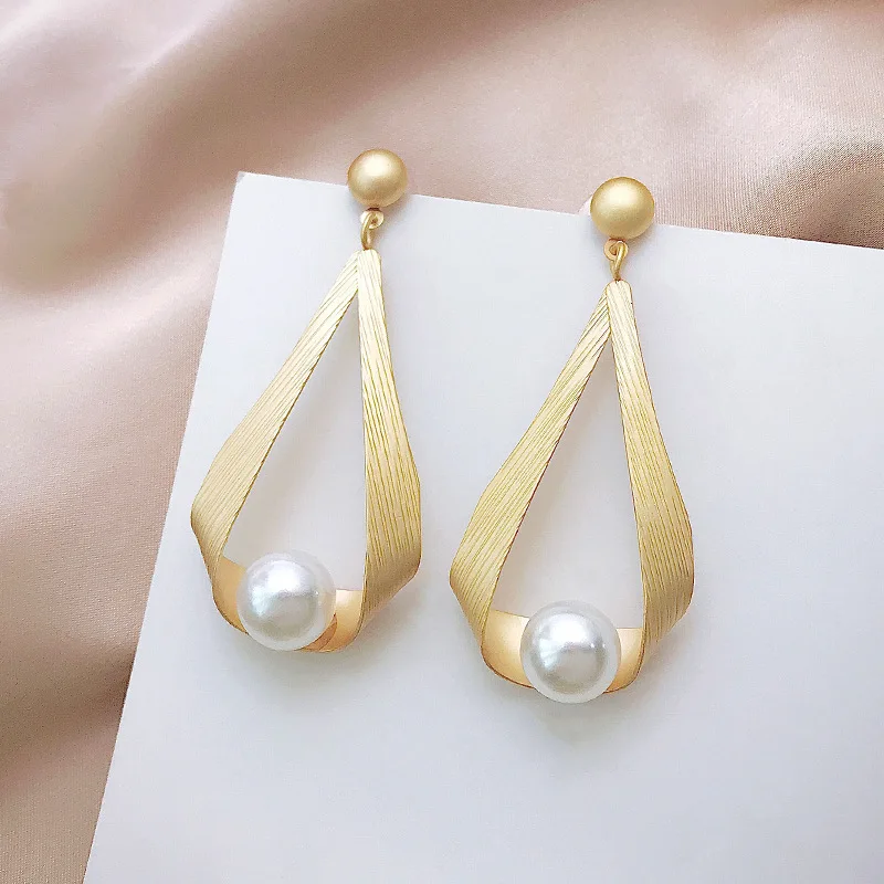 New  2024 Trendy Round Pearl Drop Earrings For Women Fashion Charm Statement Wedding Earrings Female Custom Jewelry
