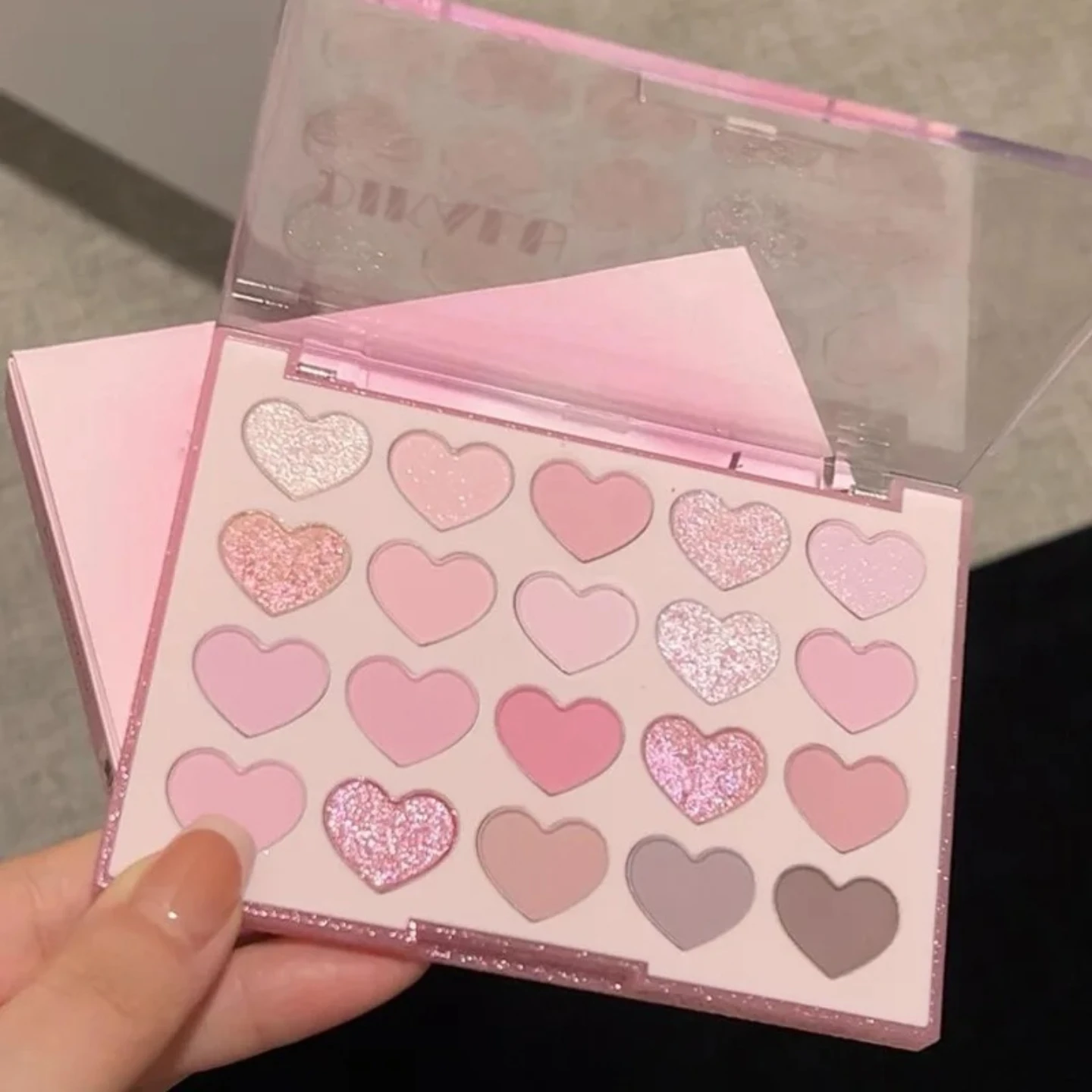 heart-shaped 20-color eyeshadow disc matte pearlescent  light makeup easy to color improve color long-lasting waterproof makeup