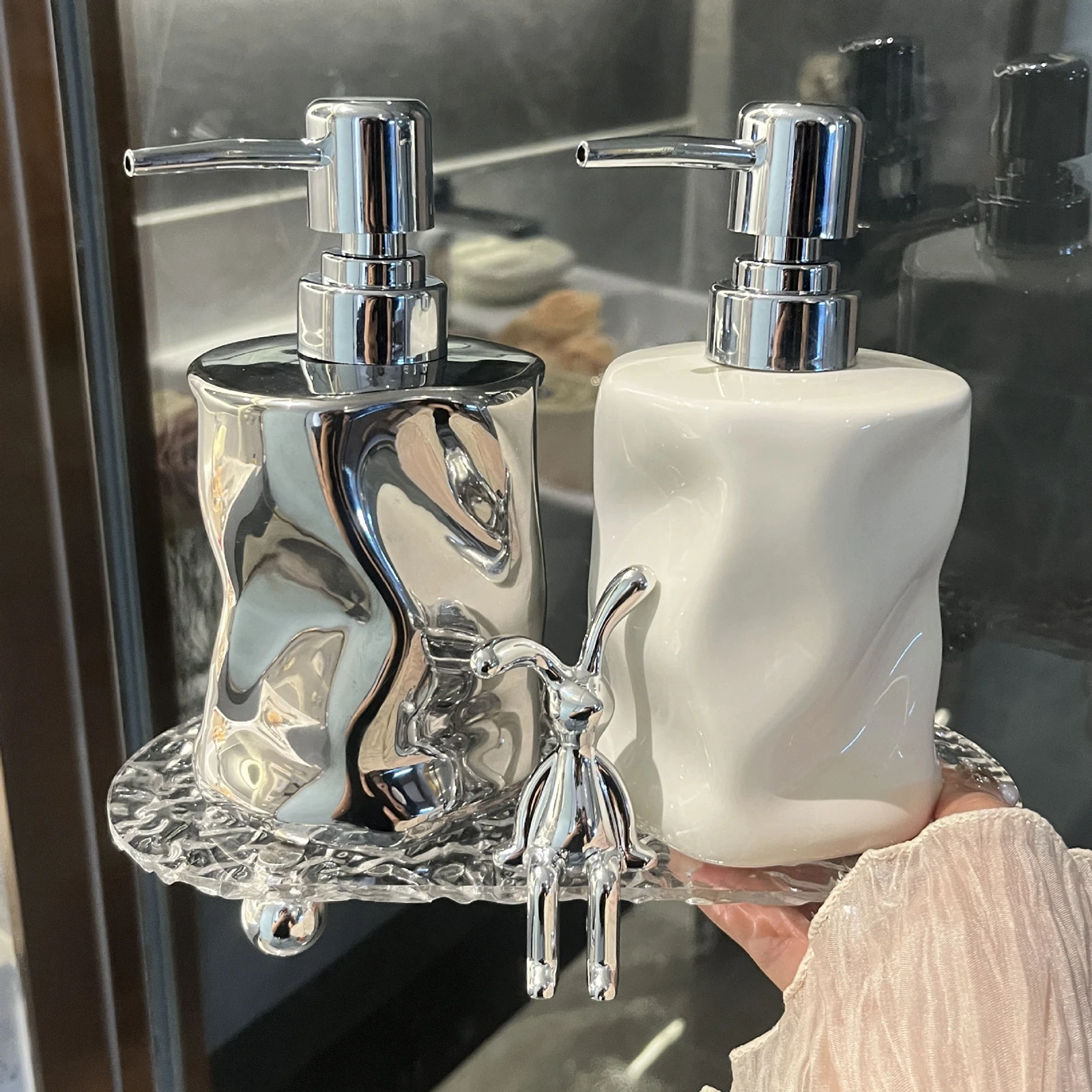 Light Luxury Soap Dispenser with Pump Shampoo Bath Lotion Dispenser Container Holder Empty Bottle for Soap Travel Portable