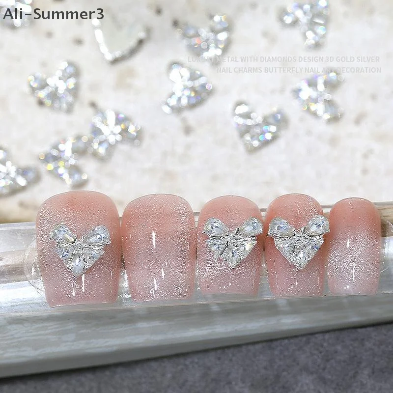 2PCS إكسسوارات الأظافر الرجعية مع الماس مطعمة تألق الزركون فراشة كبيرة الحب القلب الملونة الماس الحب سحر الأظافر