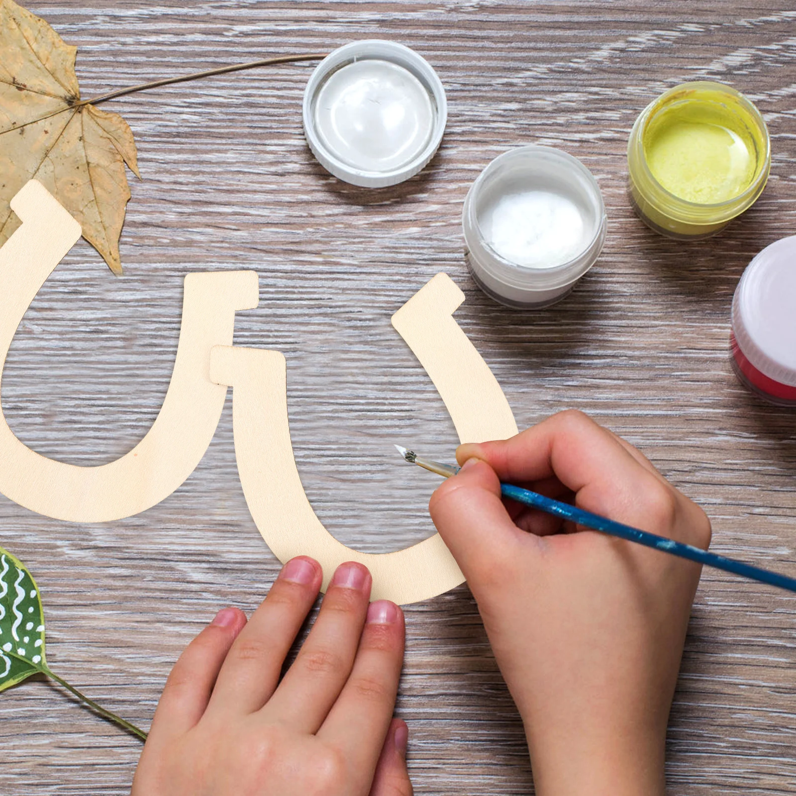 

48Pcs Unpainted DIY Horseshoe Wood Cuts Light Wooden Slices Double-Side Writable Kids Graffiti Craft Room Decoration