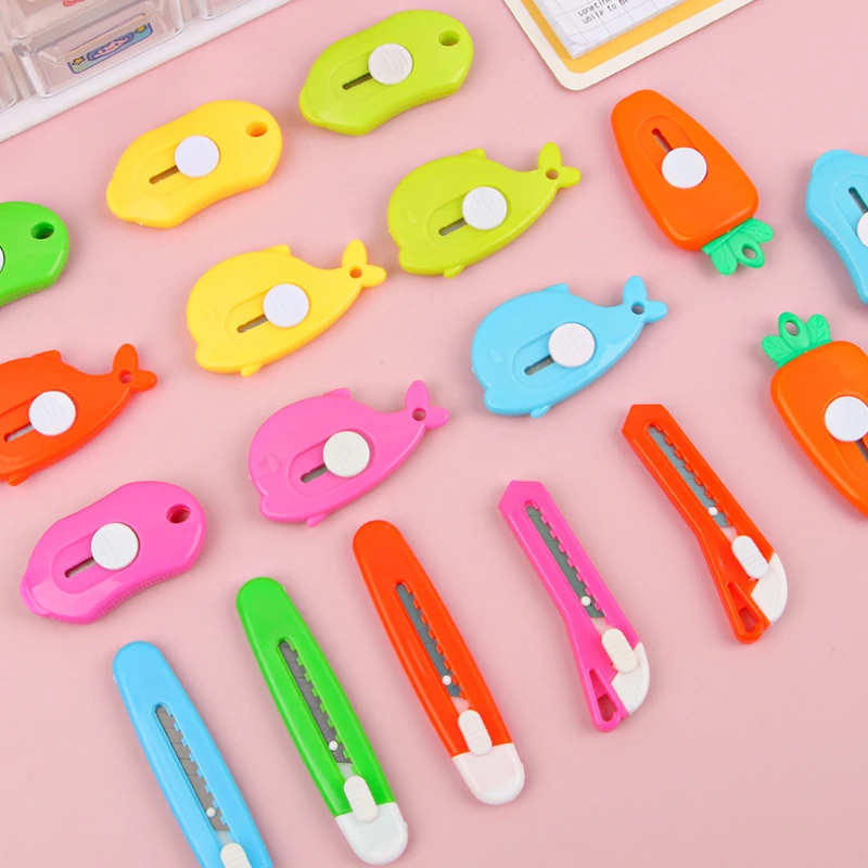 Mini cuchillo de utilidad con forma de dibujos animados para niños, cuchillo de bolsillo portátil para manualidades, cortador de papel, caja de papel Express, abridor de sobres, 1 ud.