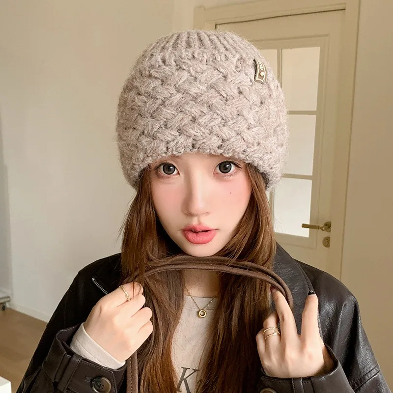 Winter autumn fleece knitted warm pullover hat thick wool yarn makes face look smaller, keeps warm and protects ears wool hat