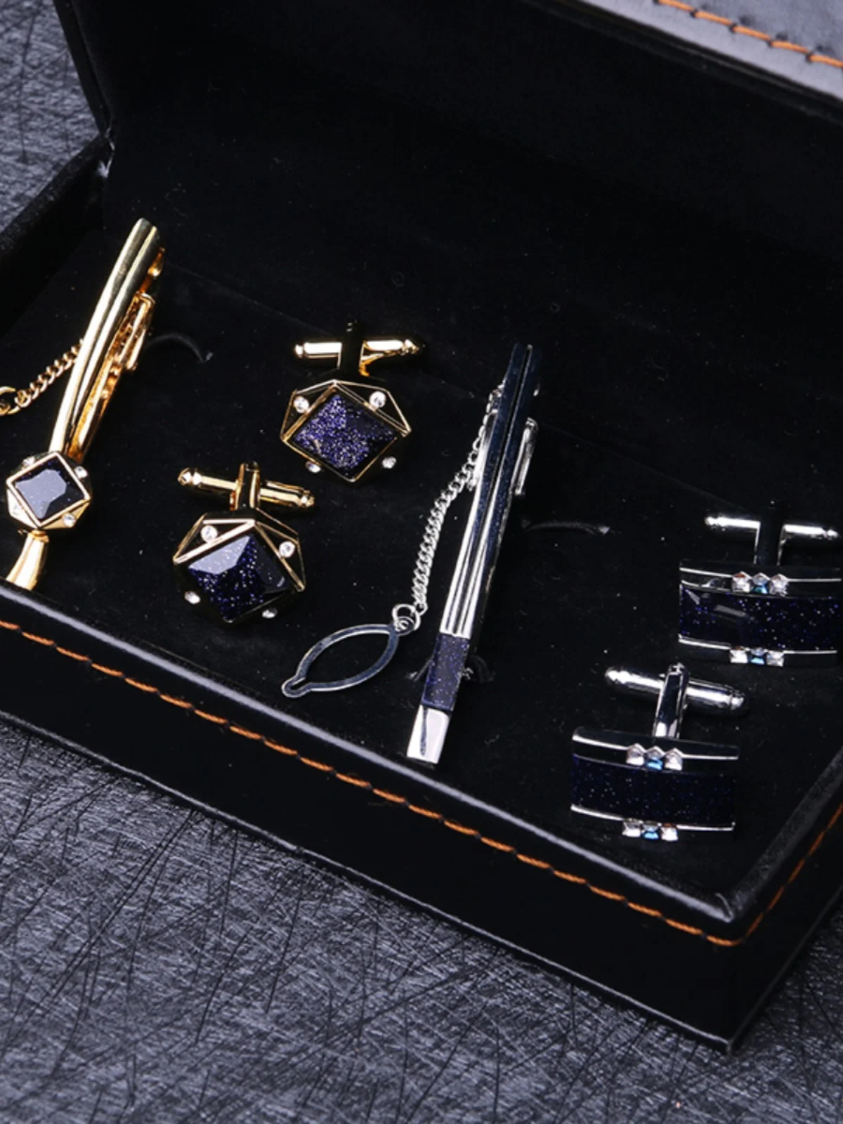

Men's Business 2 Sets Tie Clips Cufflink Set French Shirt Sleeve Spikes Cuff Spikes Suit Tie Pin Clips