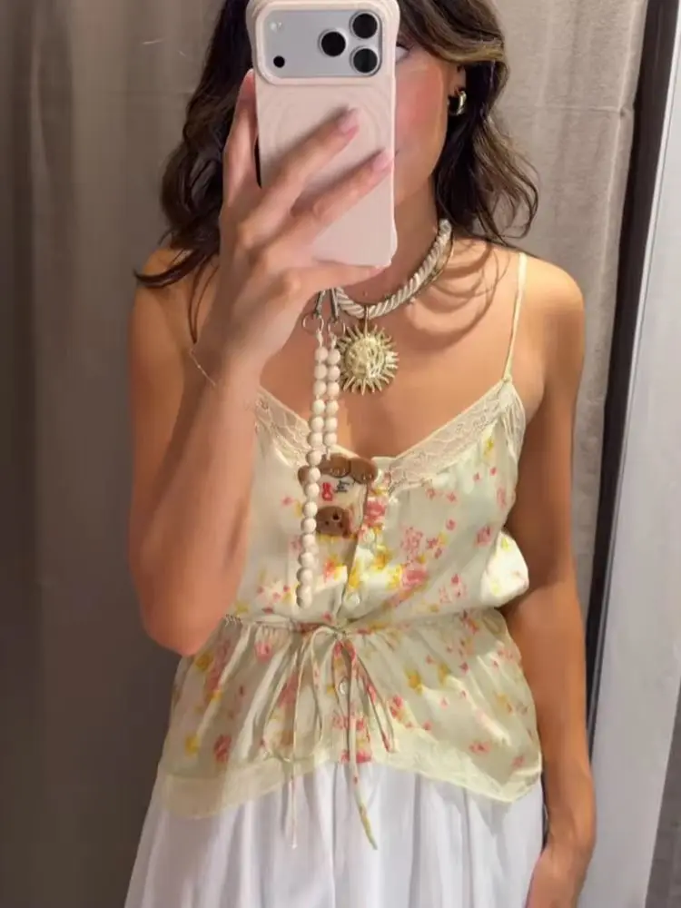 Damen Satin-Trägertop 2026 Frühling Sommer Spitze Romantische Feiertage Spitzen-Trägertop Mode High Street Trendy Süße Oberteile