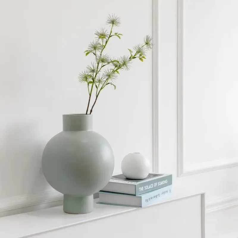vaso-in-ceramica-bianca-in-stile-nordico-design-creativo-ideale-come-elemento-decorativo-da-tavolo-per-la-casa-l’ufficio-l’hotel-o-il-soggiorno-con-possibilita-di-personalizzazione