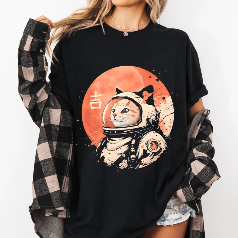 Japanese 1950s Retro Space Cat Good Luck Kanji T-Shirt Vintage Sci Fi Aesthetic Graphic Tee Men Women Casual Round Neck Tshirts
