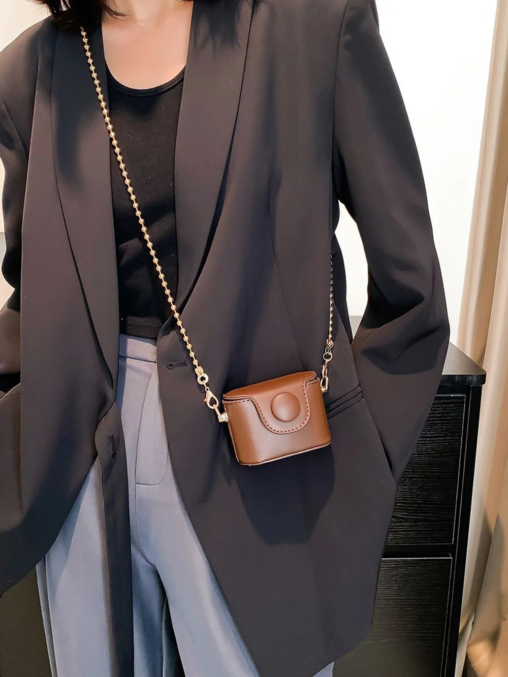 

Женская модная мини-сумка на цепочке, новинка 2023 года, кожаная маленькая сумка через плечо, универсальная поясная сумка, однотонная сумка для губной помады высокого качества