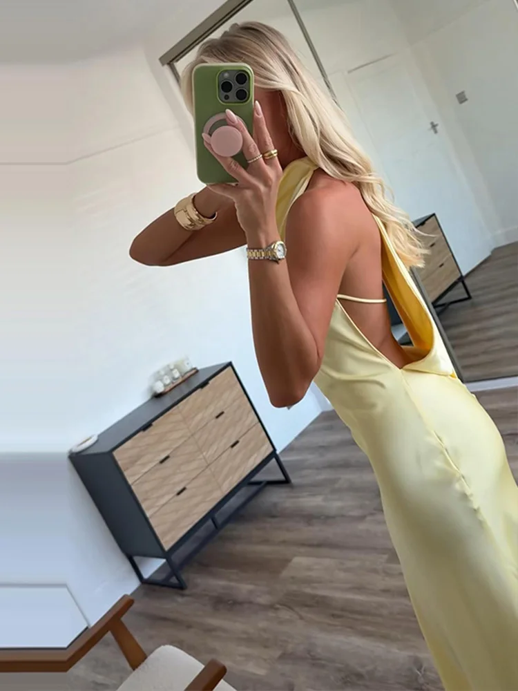 Damen-Abendkleider: Neckholder, ärmellos, tailliert, rückenfrei, aus Satin, langes Kleid, charmantes, einfarbiges, schmales Partykleid – Detail 16