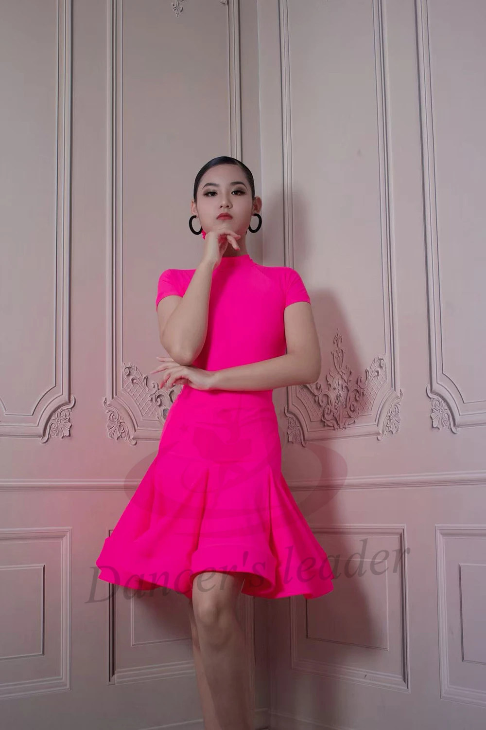 Vestido infantil de dança latina, tecido de nylon padrão europeu, saia de espinha de peixe personalizada de alta qualidade, roupas designadas para meninas