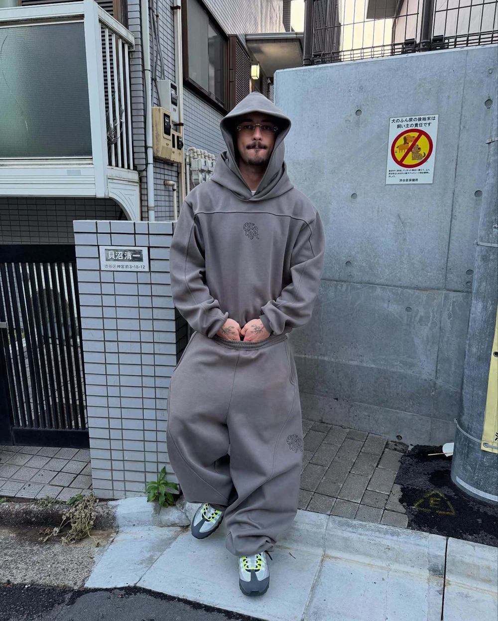 

2025 Новая высококачественная черная серая толстовка Mertra для мужчин и женщин с вышивкой в стиле пэчворк с капюшоном