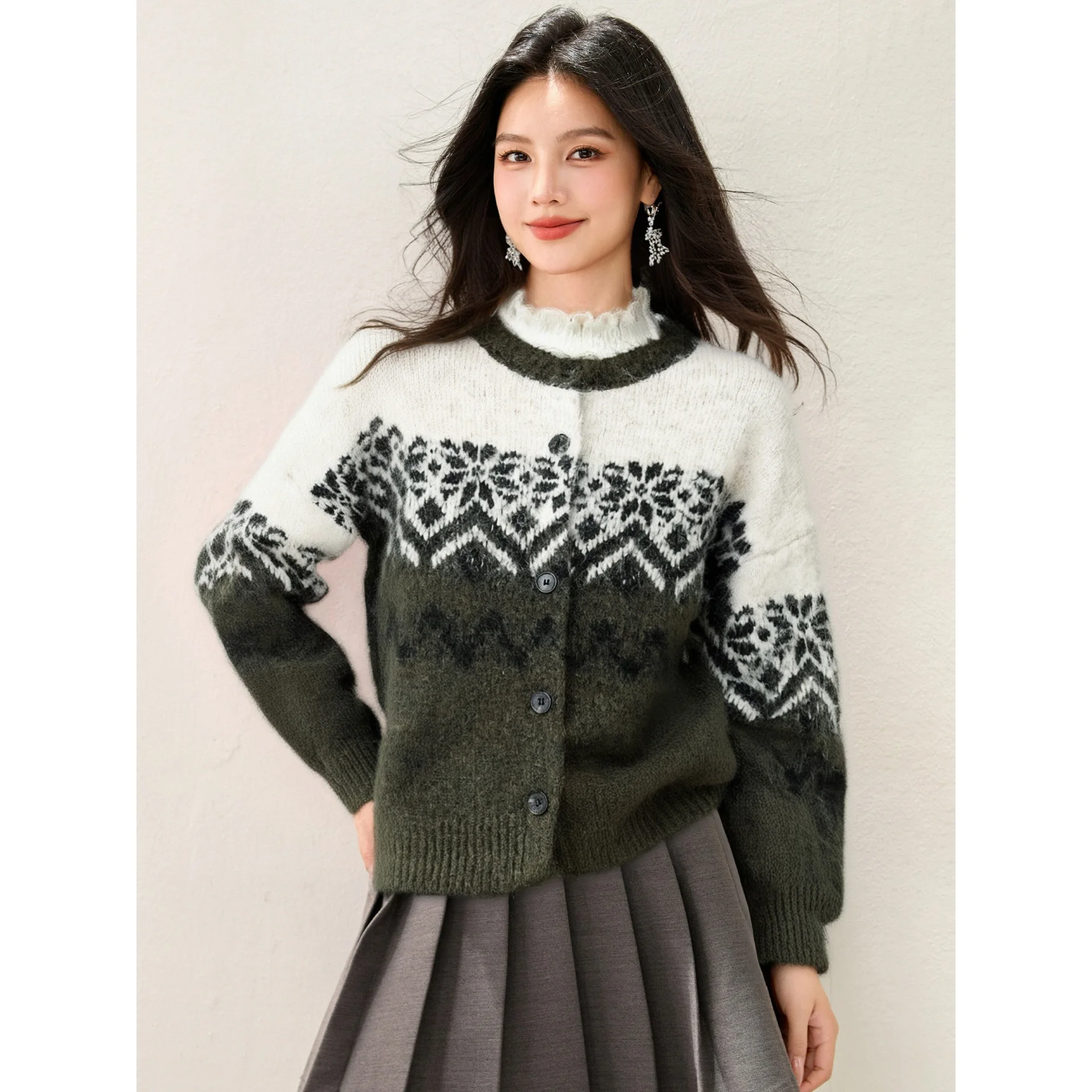 

Women's Loose Long Sleeve Soft Cozy Autumn Top Plant Floral Pattern round Neck Cardigan Sweet Rabbit Embroidered Knitted Sweater