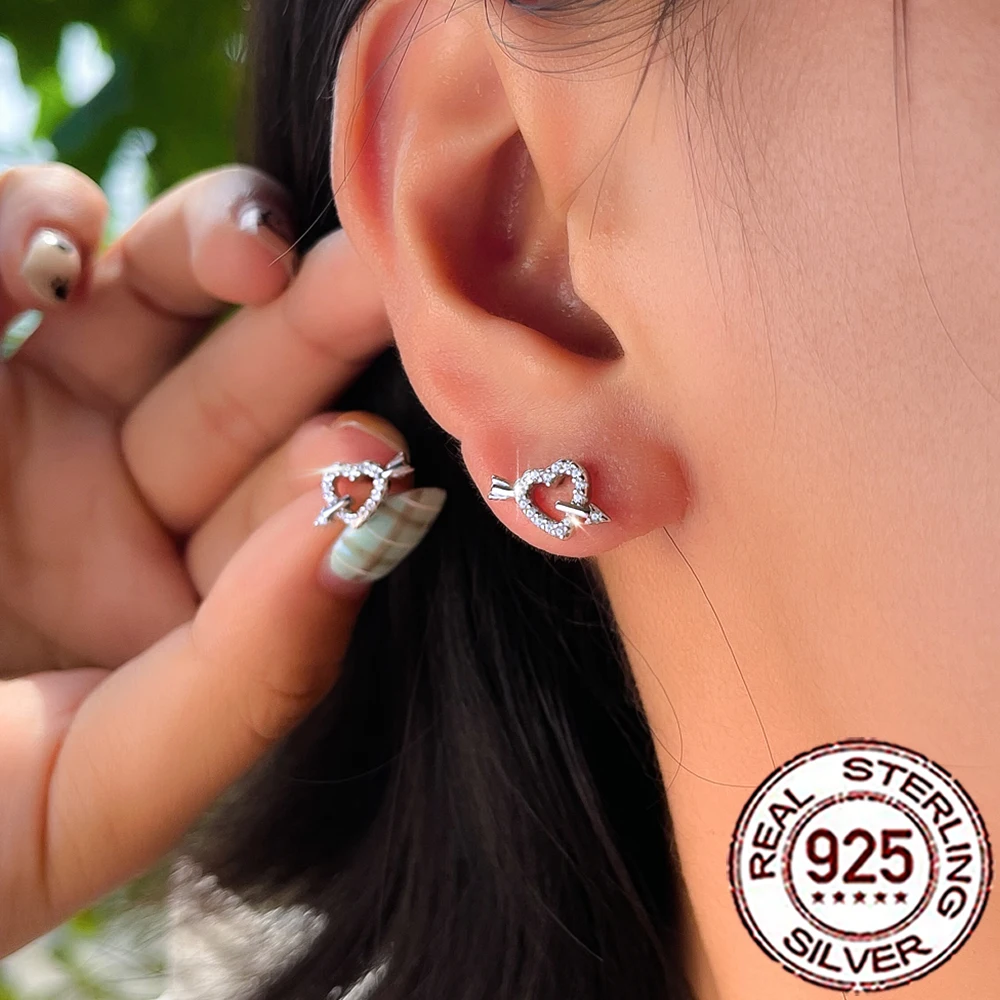QooLady 925 Sterling Silver Arrow Through Heart-shaped Shiny CZ Daily Stud Earrings for Women Anniversary Jewelry Gift SE205