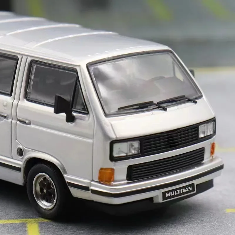 Master 1:64  B32&T3 Multivan Silver / Black Diecast Model Car