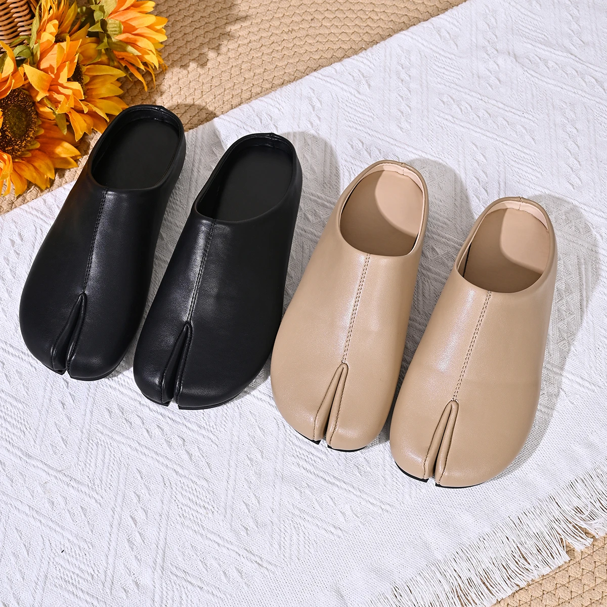 Nouveauté : Chaussures à bout fendu pour femme, style Ninja Tabi, en cuir, confortables, type mules, sabots et sandales 1 Nouveauté : Chaussures à bout fendu pour femme, style Ninja Tabi, en cuir, confortables, type mules, sabots et sandales 1