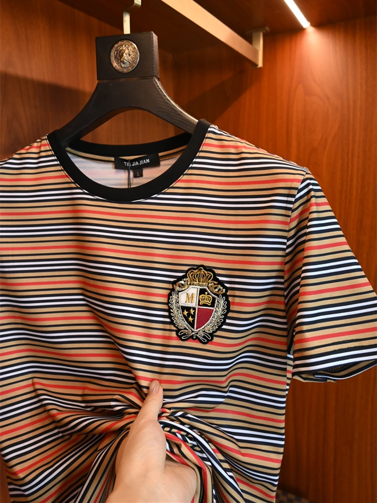 

Летняя модная мужская полосатая футболка с коротким рукавом, повседневная, с круглым вырезом, больших размеров, удобная, из полиэстера, в городском стиле