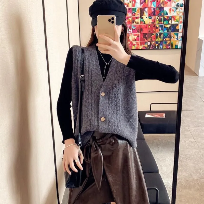 Women Sleeveless Single Breasted Vintage Kawaii Outewear Knitted Cardigan Y2K Simple Casual V Neck Sweater Vest Loose Waistcoat