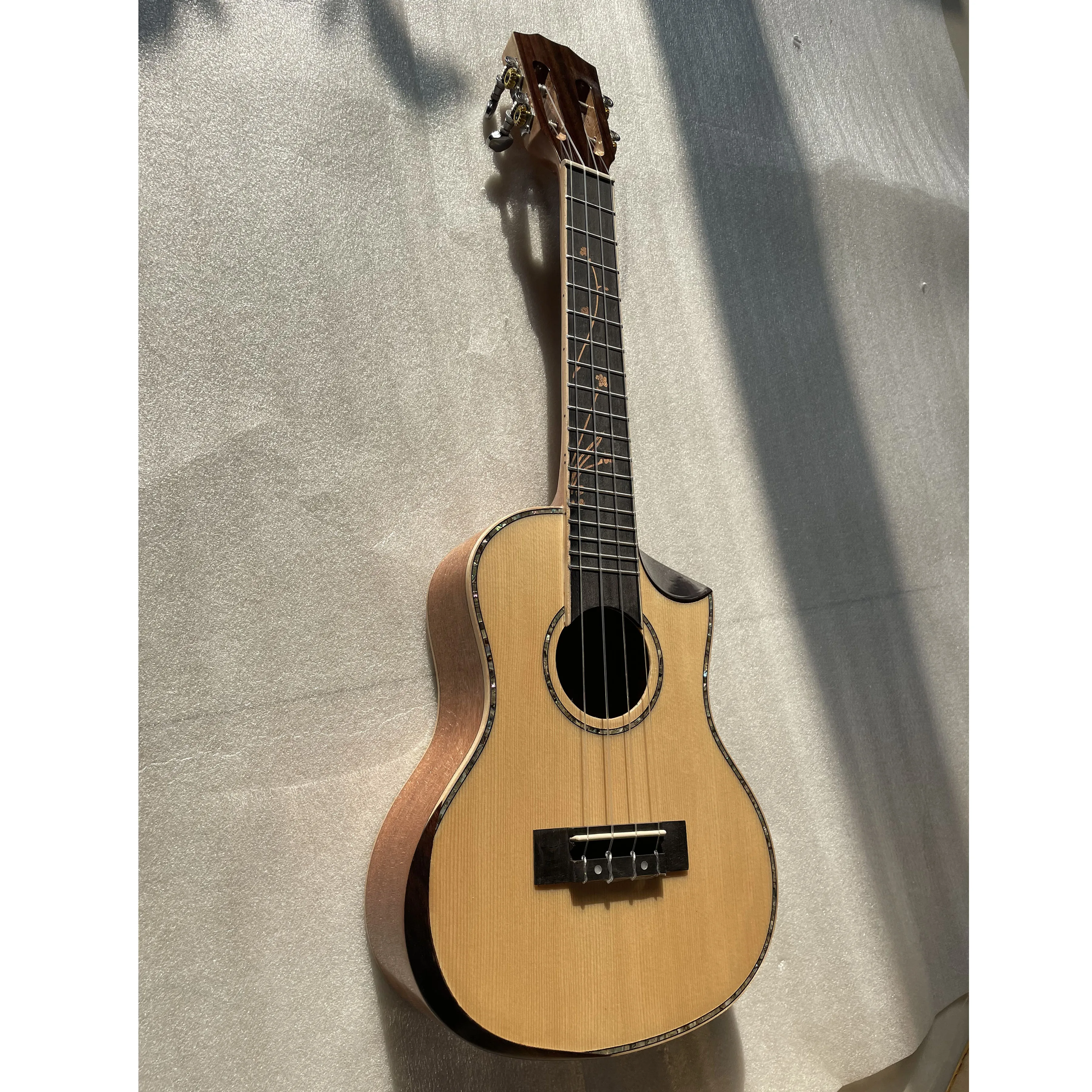 Ukelele de 23 pulgadas, instrumento musical de madera maciza, guitarra ukelele hawaiana de 4 cuerdas con bolsa de almacenamiento, regalos para adultos, educativo para niños