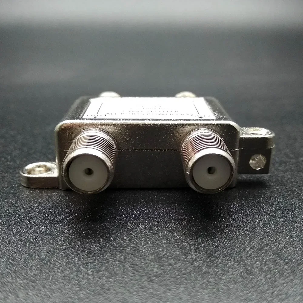 3 Way F Plug Splitter 1 Into 3 Out TV Satellite Splitter 5-2400MHz Frequency High Isolation Satellite TV Receiver for SATV/CATV