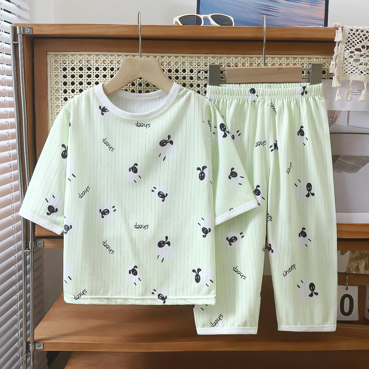 Neue 2024 Kinder Sommer dünne Pyjamas Baby Jungen Mädchen Cartoon Dreiviertel ärmel T-Shirt Top Hosen Kleinkind Nachtwäsche Lounge wear