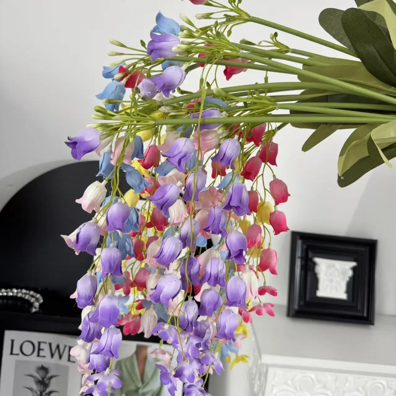 5 Stück Künstliche 108cm Windspiele Seidenblumen Zweig Hochzeitssaal Wanddekoration Wegweiser Maiglöckchen Heimdekoration – Detail 4