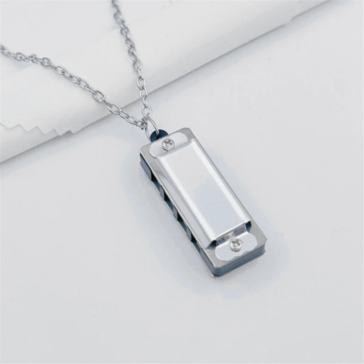 Mini Harmonica Necklace 4 Hole 8 Tone Harmonica Portable Musical Instrument for Children and Beginners