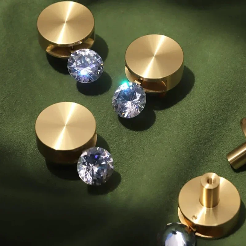 Moderne Zirkon-Kristall-Möbelgriffe aus Messing mit Goldbeschlägen, Luxuriöse Schranktürknöpfe und -griffe, Schubladen- und Schrankknöpfe – Detail 1