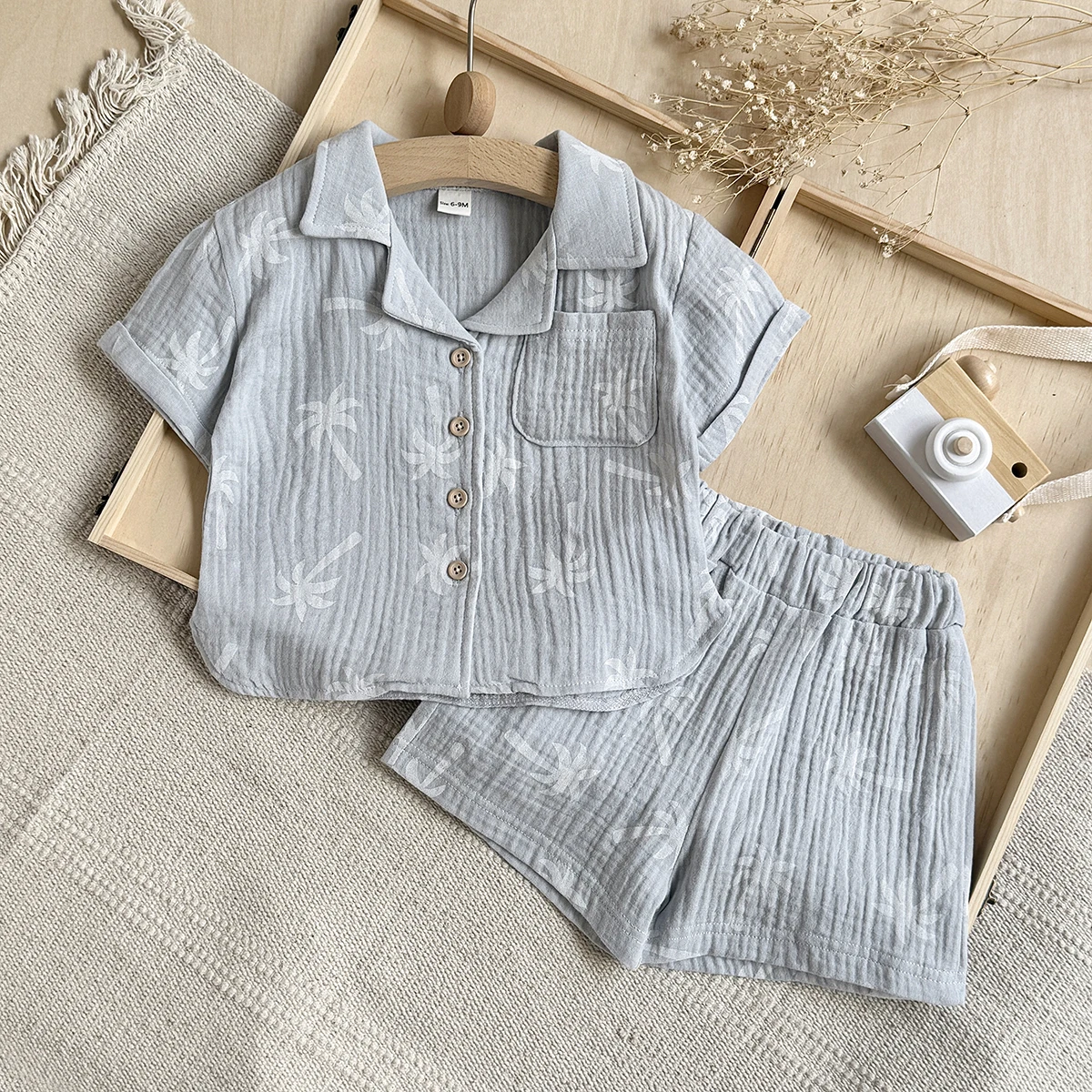 

2-piece Set of Fashionable Vacation Style Coconut Tree Print Short Sleeved Shirt Shorts for Baby Boys in Summer 0-3Y
