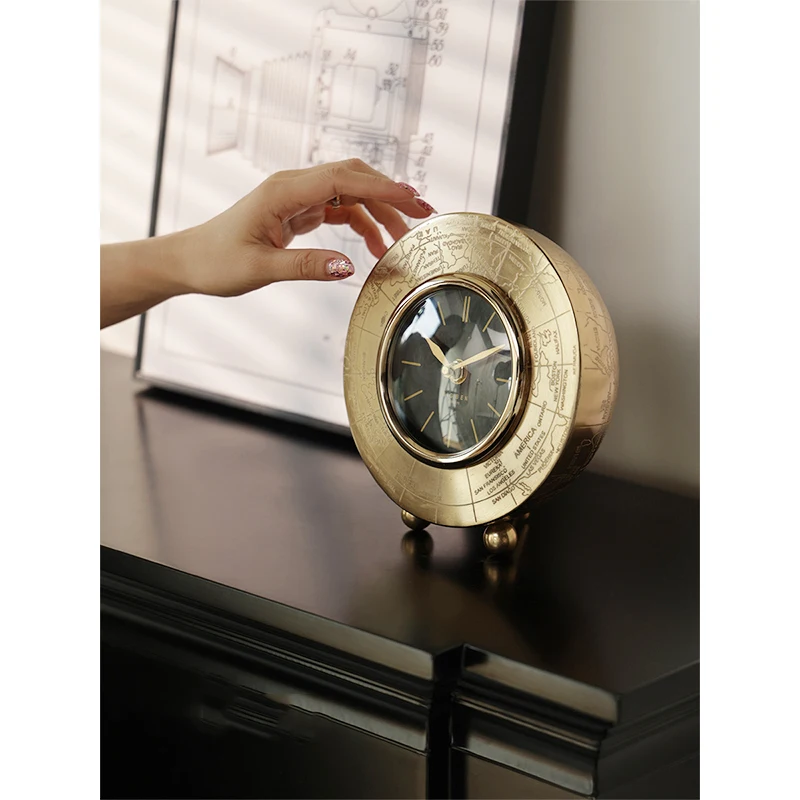 Timeless World Aluminum Luxury Map Texture Round Table Clock Desktop Decoration Ornaments Bedside Table Tv Cabinet Quartz Clock