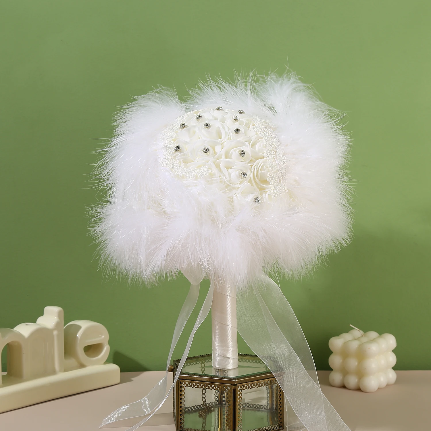 

A bouquet of flowers, romantic gorgeous, sweet and fresh, flying feathers decoration, suitable for wedding, festival photography