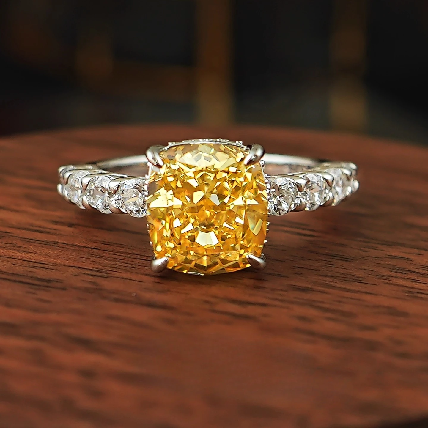

925 Silver Redion Ice Cutting Fire Color Full Yellow Diamond Ring Finger for Women's Little Rich Women