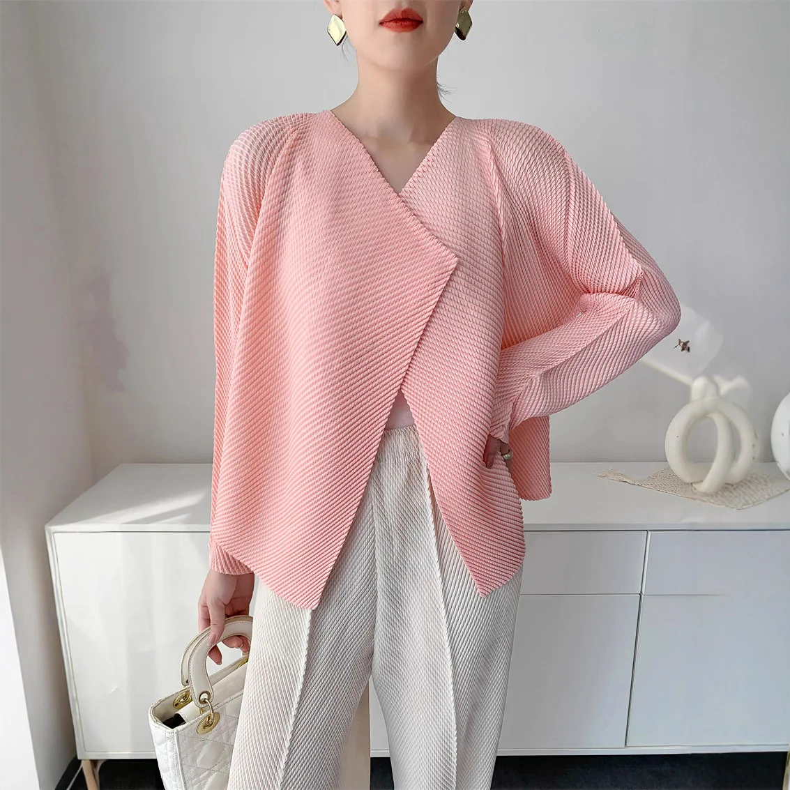 Miyake Fold 2025 Fish Scale Fold Coat for Women's Spring and Autumn Outerwear Top Design Texture Cardigan Comfortable and Casual