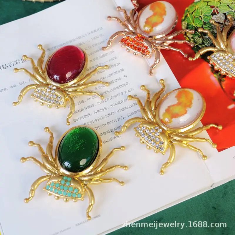 

Vintage Middle-Ancient Heavy Exaggerated Jelly Glass Spider Brooch