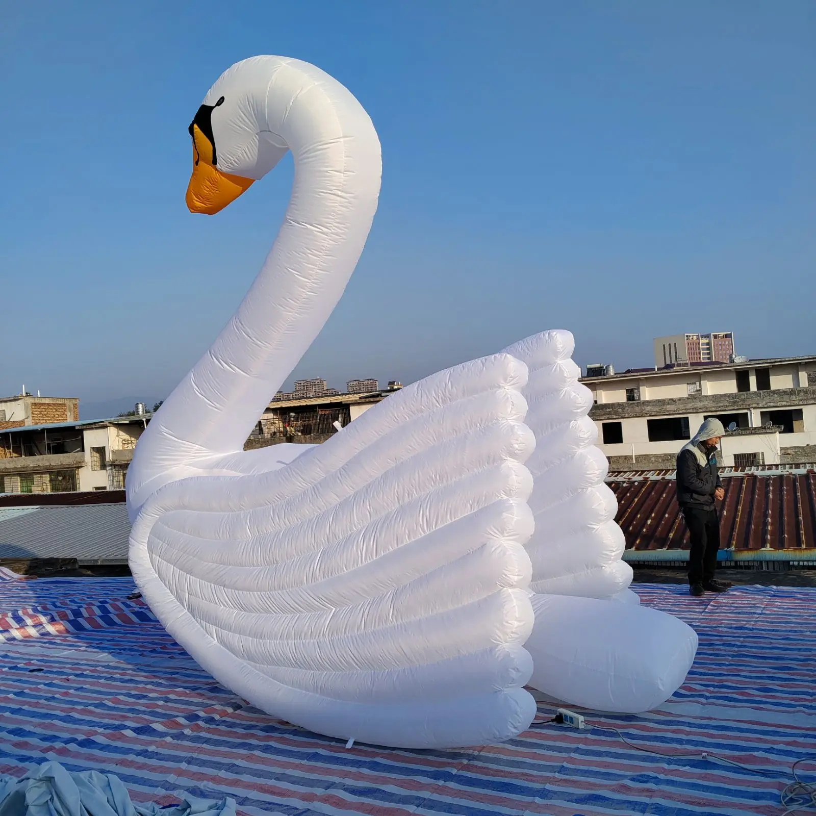 Cigno gonfiabile gigante fresco del fumetto della decorazione pubblicitaria del cigno bianco gonfiabile