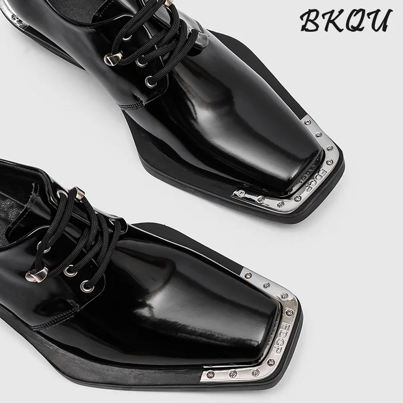 BKQU أحذية رجالية لامعة جديدة بمقدمة مربعة ورباط ونعل سميك وعالية التباين لعام 2025 أحذية ديربي غير رسمية للأعمال مع زخارف معدنية #3