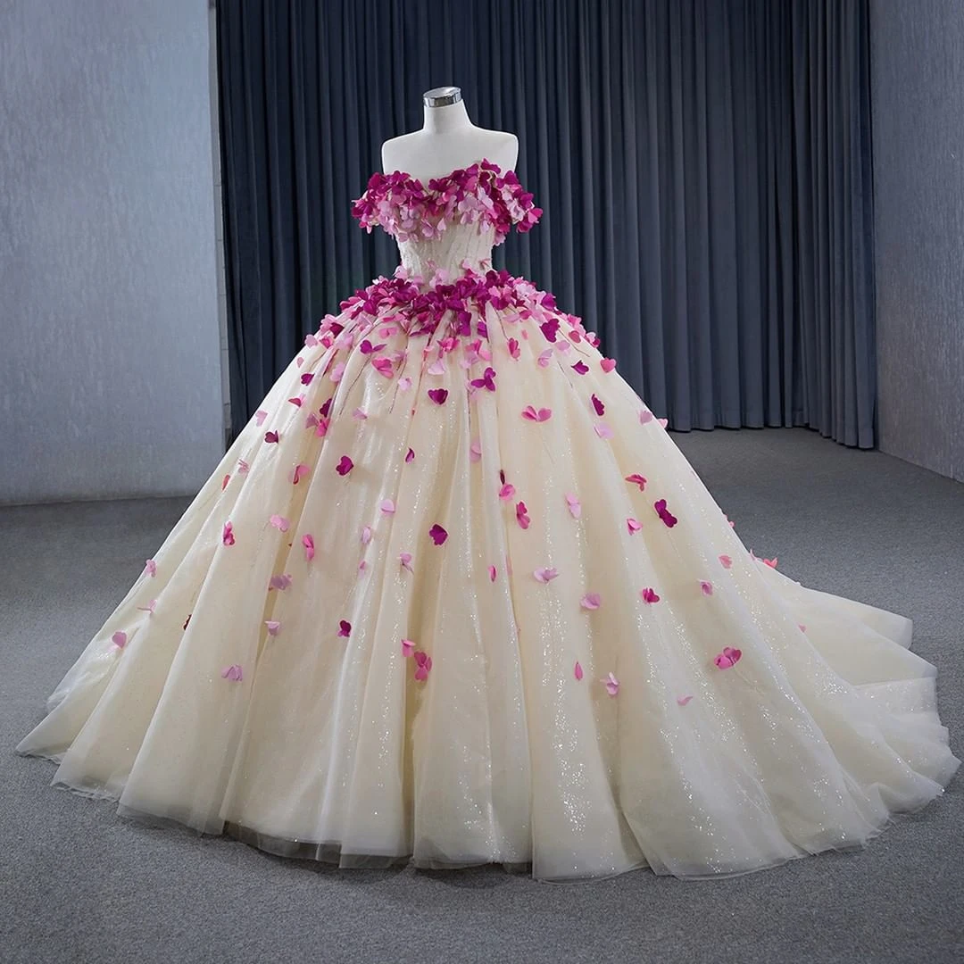 Vestidos de quinceañera elegantes, vestidos de baile con escote en forma de corazón y hombros descubiertos, apliques 3D, vestido de tren de barrido para fiesta, hecho a medida