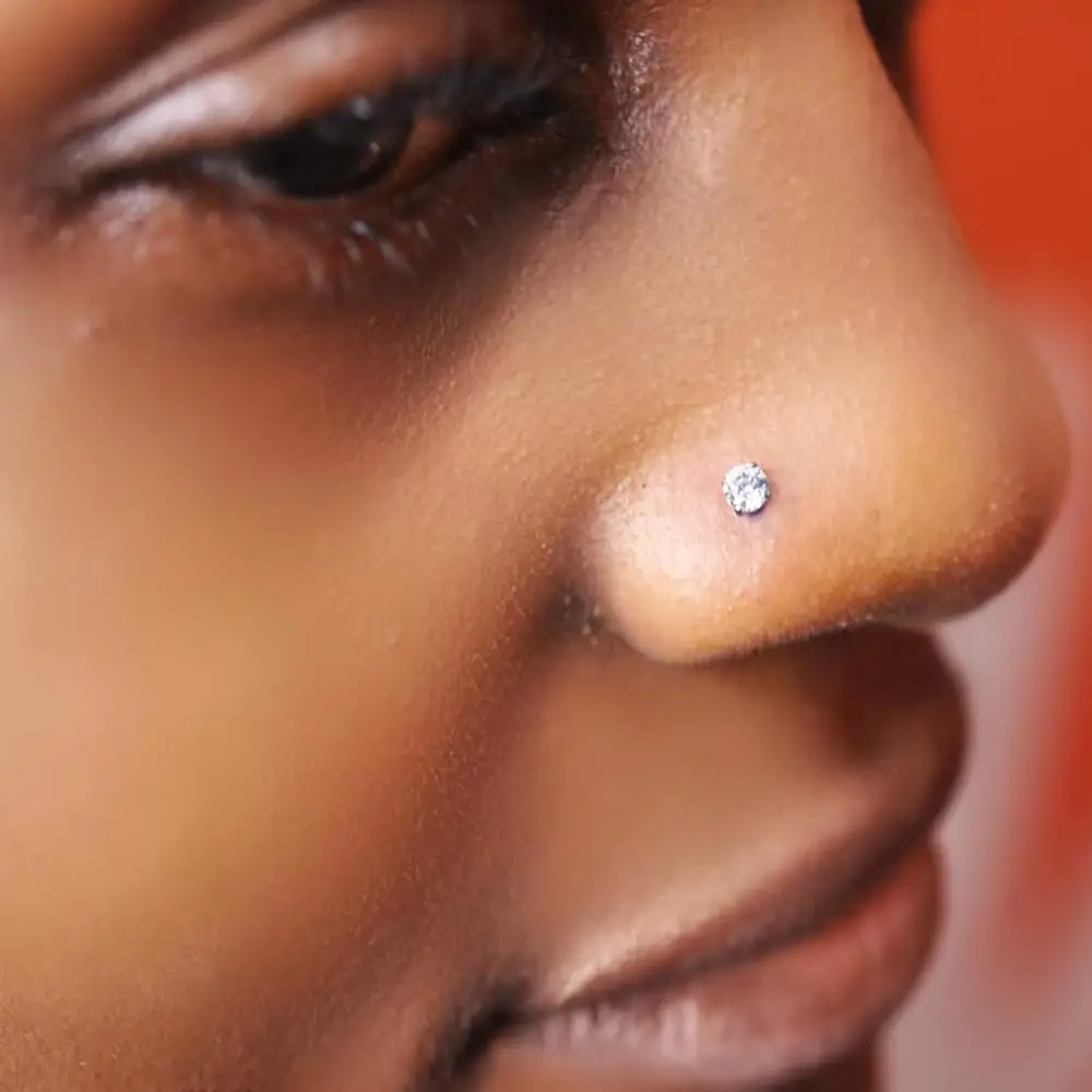 Einweg-Nasenpiercing-Pistolen-Set mit integriertem weißem Diamant-Ohrstecker, persönliches Nasen- und Körperpiercing-Werkzeug, Nasenring-Piercer – Detail 8
