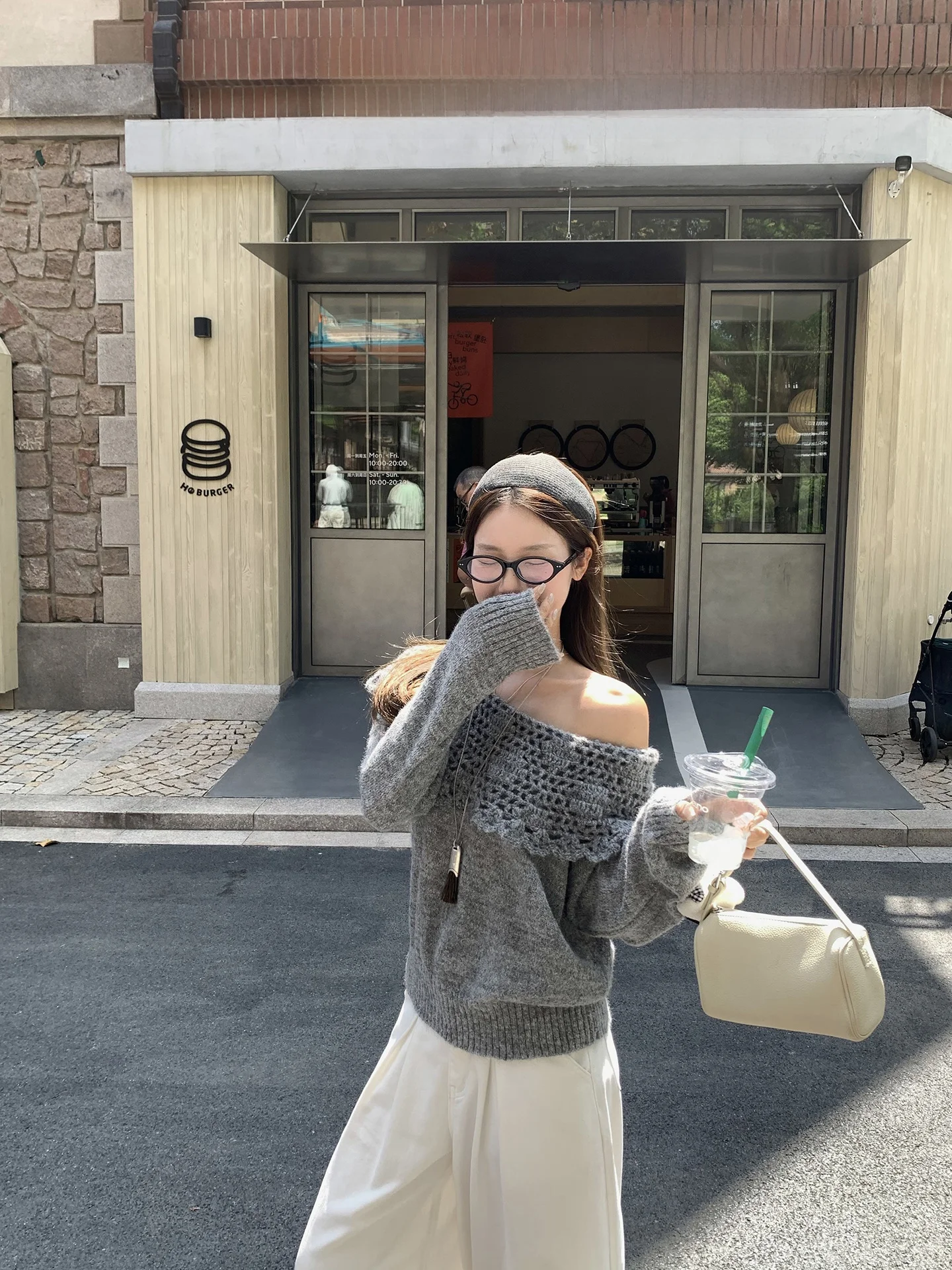 

Женский вязаный свитер свободного кроя с одним открытым плечом, вырезами и большим воротником, повседневный осенний топ U77 Design Sensation