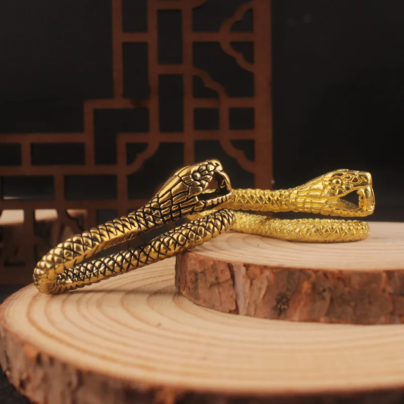 Pure Brass Vintage Giant Python Creative Keychain Zodiac Snake Luck Metal Waist Hanging Pendant Small Brassware Wholesal