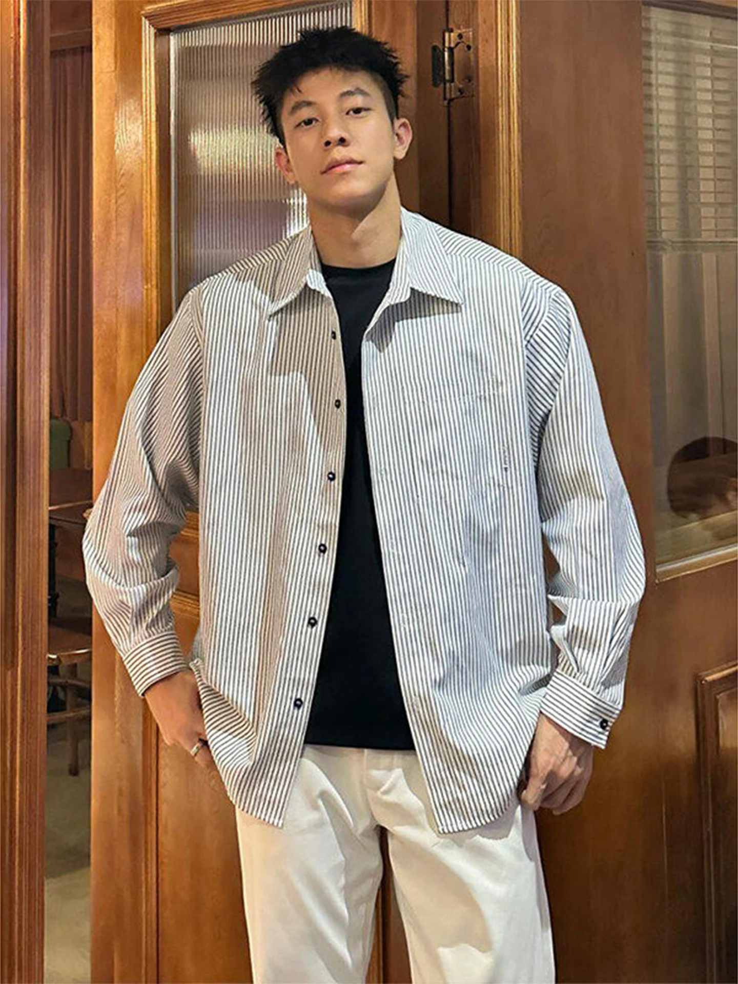 

Повседневная мужская рубашка в полоску с длинным рукавом, черно-белая, винтажный стиль, модная, весна-осень, из смесового хлопка и полиэстера, дышащая