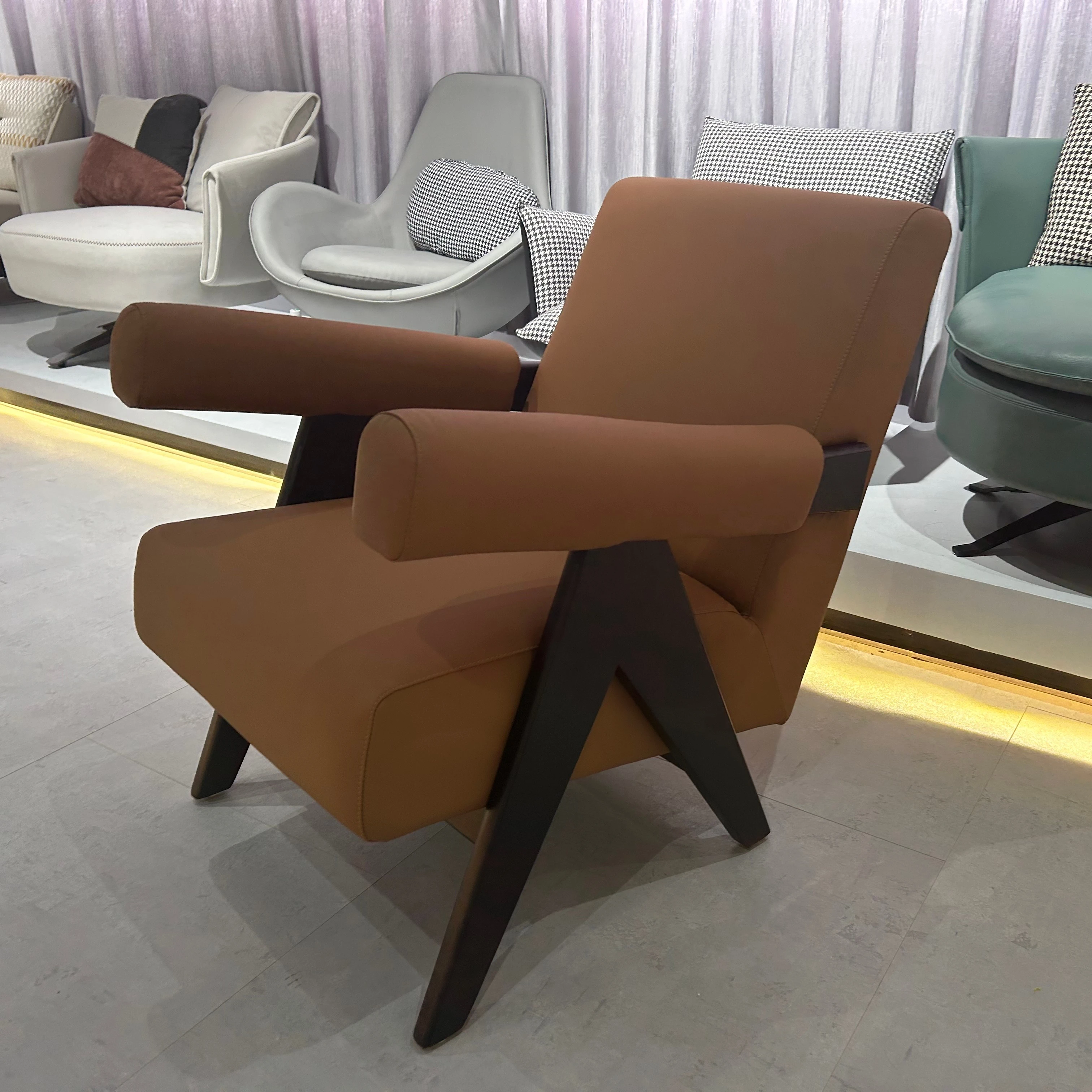 مصمم الحديثة الجلود نمط كرسي الأثاث غرفة نوم صالة أريكة كراسي مستلق كراسي خشبية غرفة المعيشة الكراسي