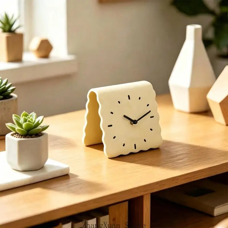 Leise Tischuhr Bett, minimalistisches Keks-Textur-Design, Acryl-Analoguhr für Schlafzimmer, Büro, Schreibtisch, und – Detail 10